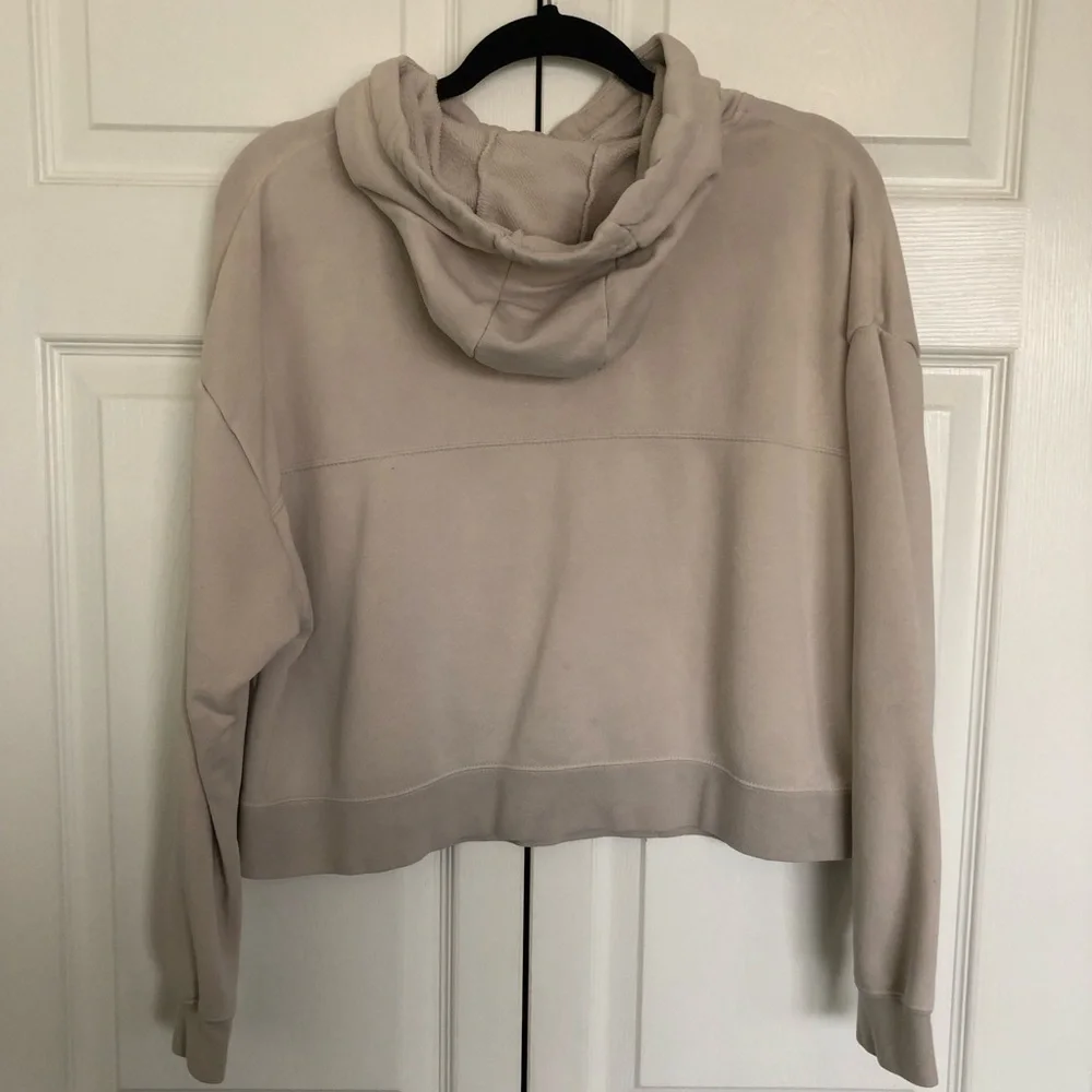Tan and Metallic Nike Sportswear Clash Cropped Hoodie in Guava Ice Size L